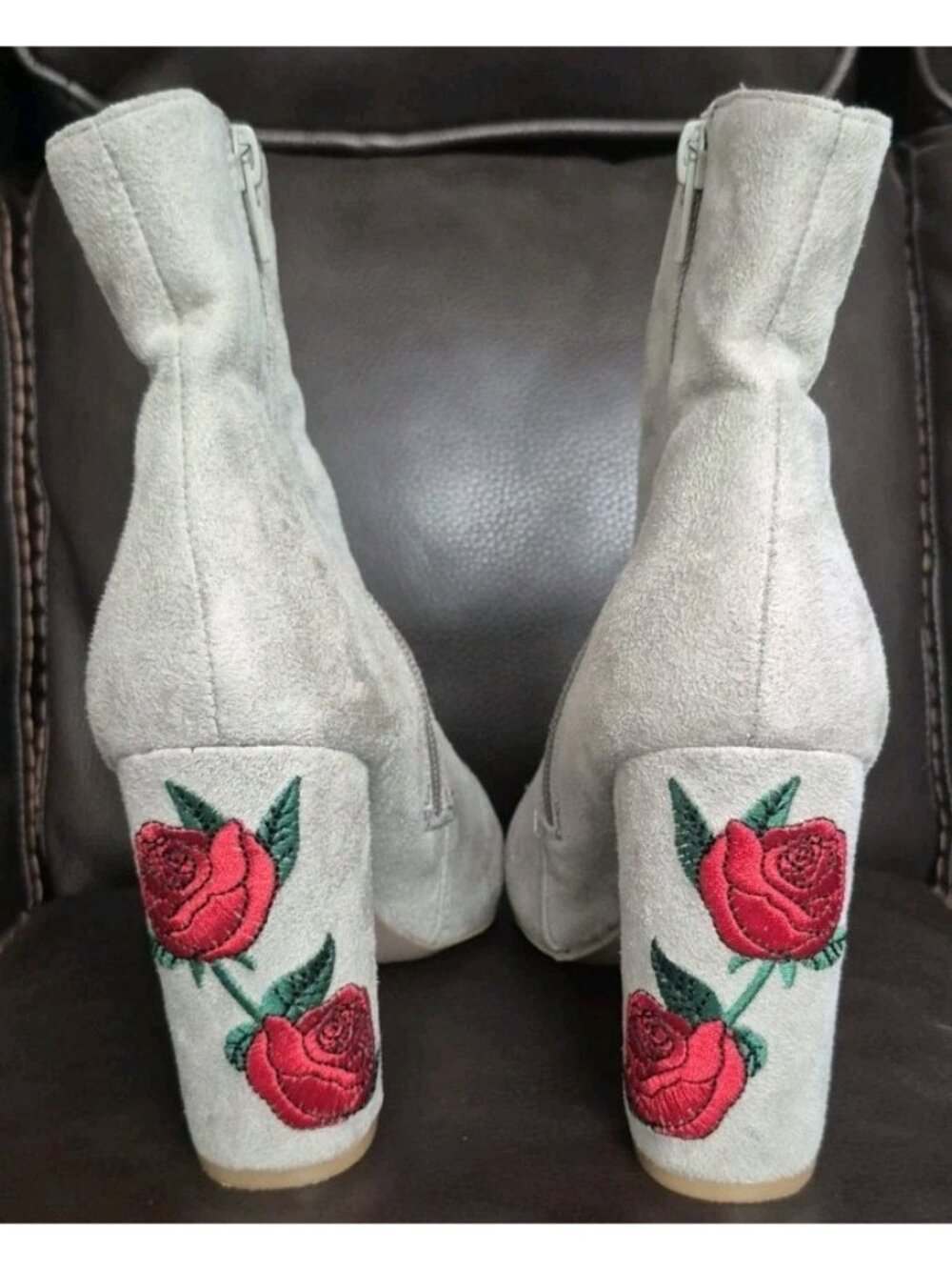 Wild Diva Boot Gray Suede Red Embroidered Roses Heeled Zip Women's Size 7 - Picture 5 of 9